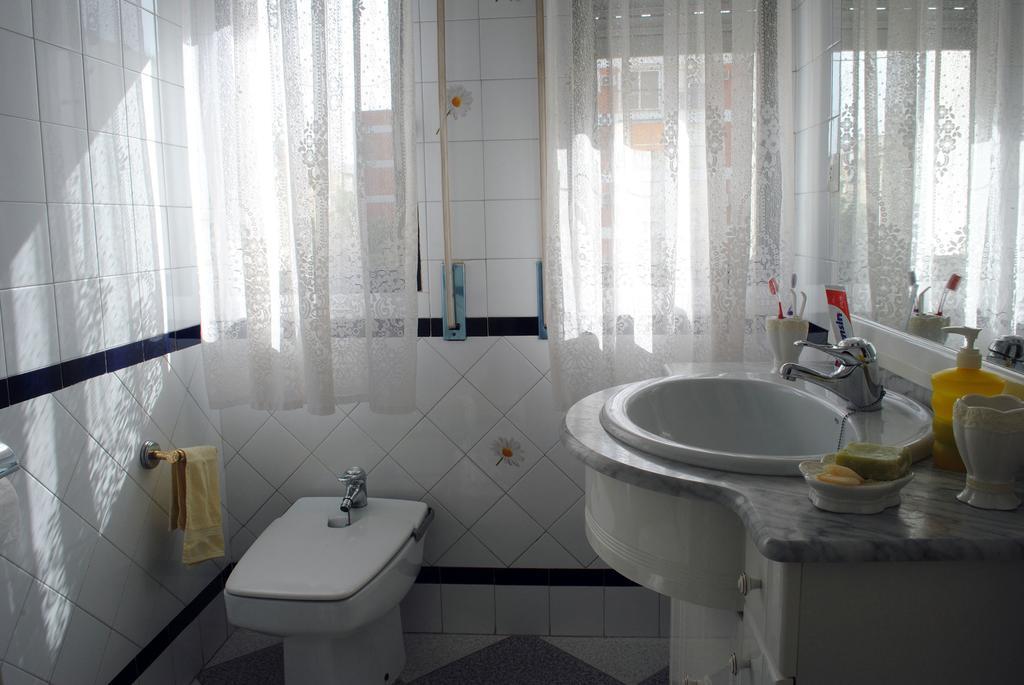 Triana Home & Free Parking เซบีญา ภายนอก รูปภาพ